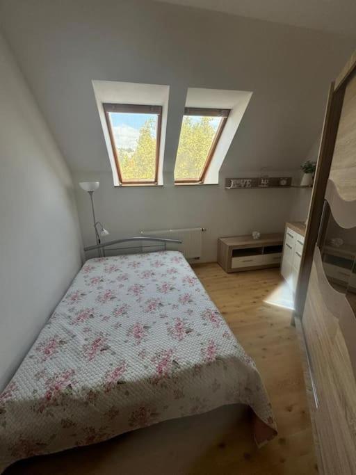Lovely Old Town Apartment Bratislava Luaran gambar